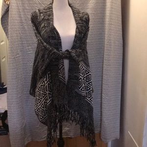 Billabong black and white sweater